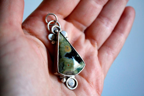 Quetzalcóatl, Aztec pyramid pendant in silver and rainforest jasper
