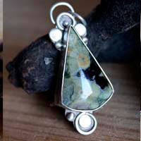 Quetzalcóatl, Aztec pyramid pendant in silver and rainforest jasper