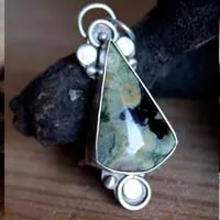 Quetzalcóatl, Aztec pyramid pendant in silver and rainforest jasper