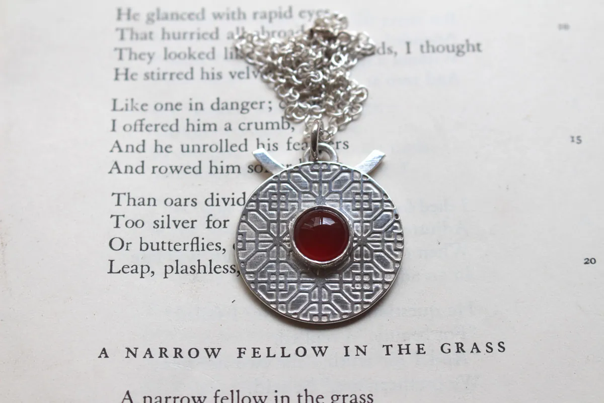 Red door, Chinese architecture necklace in silver and carnelian