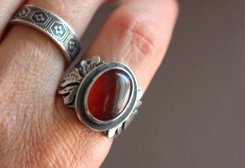 Red leaf, oak ring in silver and garnet