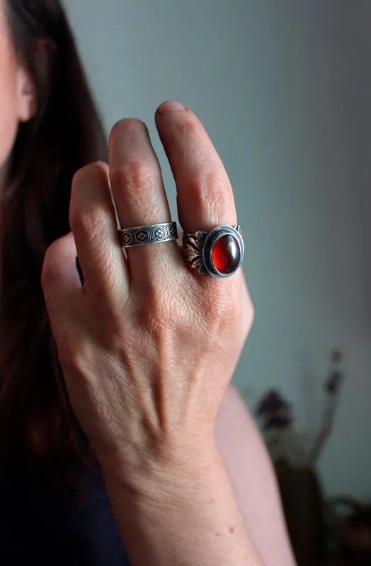 Red leaf, oak ring in silver and garnet