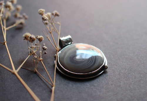 Ricochets under the full moon, astronomical pendant in silver and Botswana agate