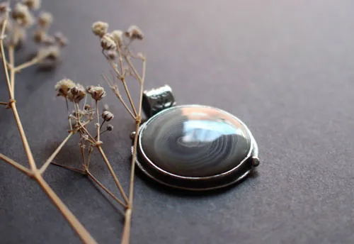 Ricochets under the full moon, astronomical pendant in silver and Botswana agate