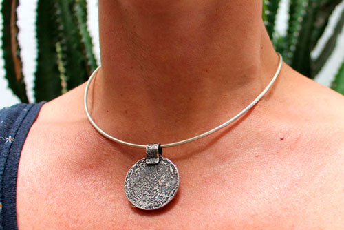 Ricochets under the full moon, astronomical pendant in silver and Botswana agate