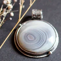 Ricochets under the full moon, astronomical pendant in silver and Botswana agate