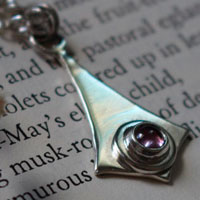 Roz, kite necklace in sterling silver and pink zircon