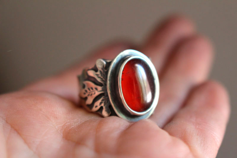 Red leaf, oak ring in silver and garnet