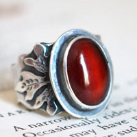 Red leaf, oak ring in silver and garnet