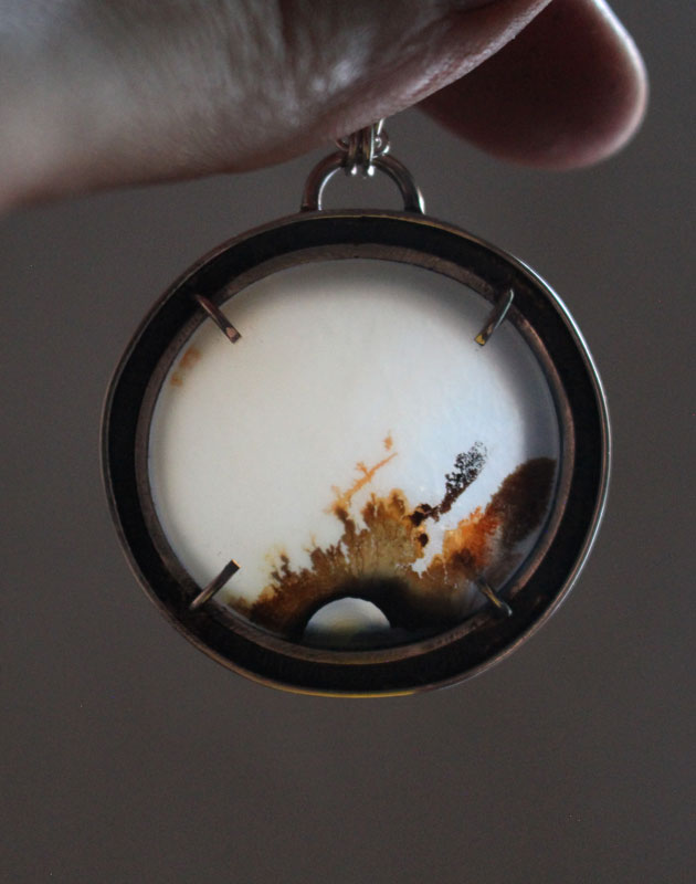 Rocked by the wind, meditative landscape necklace in sterling silver and dendritic agate 