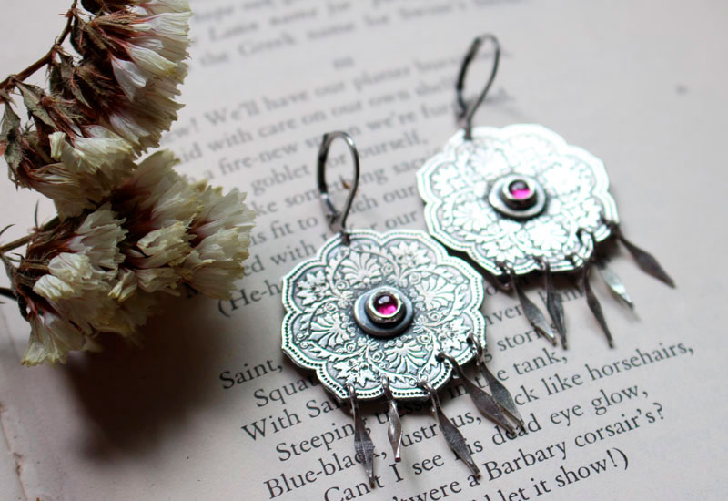 Rose, leaves earrings in silver and zircon