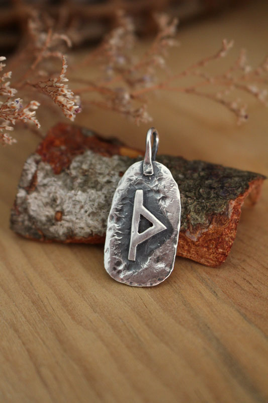 Rune, Celtic pendant in sterling silver