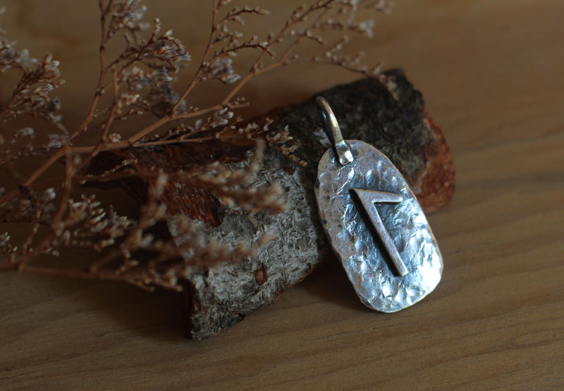 Rune, Celtic pendant in sterling silver