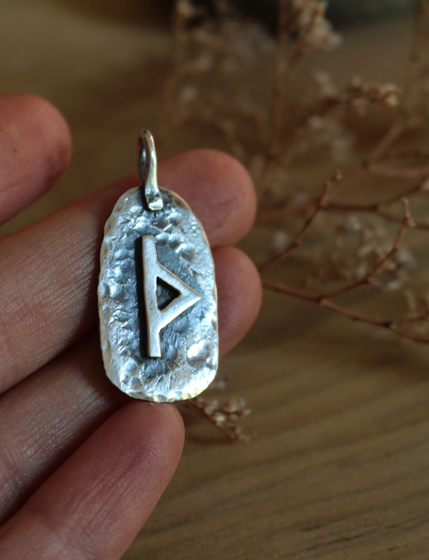 Rune, Celtic pendant in sterling silver