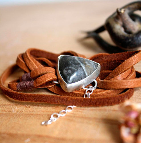 Sagar, sea strength bracelet in silver, leather, and fossil agate