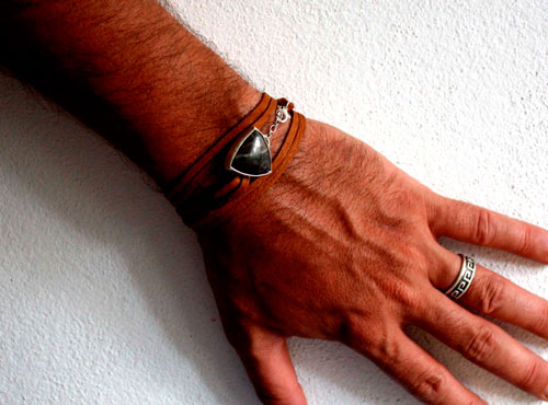 Sagar, sea strength bracelet in silver, leather, and fossil agate