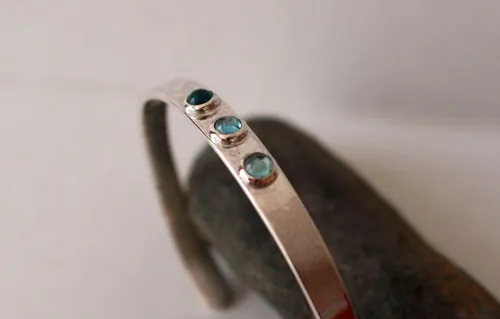 Sarah, freedom and spirituality bracelet in silver with blue zircon