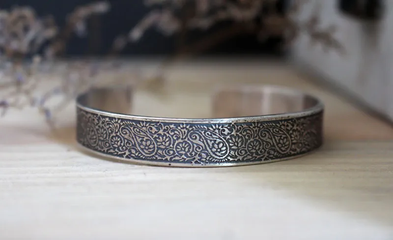 Scent of the Orient, cashmere bracelet in sterling silver