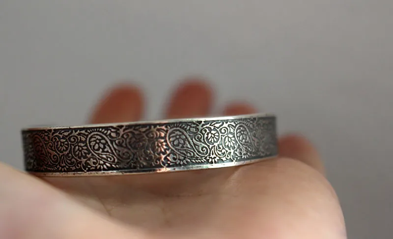 Scent of the Orient, cashmere bracelet in sterling silver