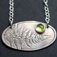 Scent of the undergrowth, fern necklace in silver and peridot