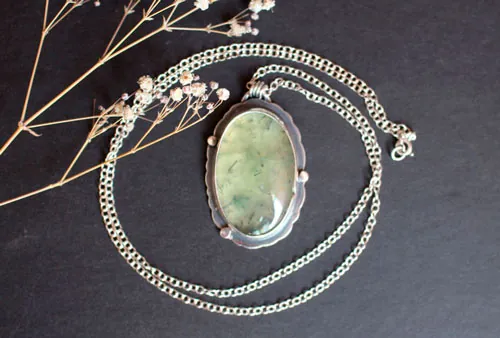 Seraphina, Baroque necklace in sterling silver and prehnite