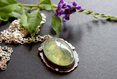 Serephina, Baroque long necklace in sterling silver and prehnite