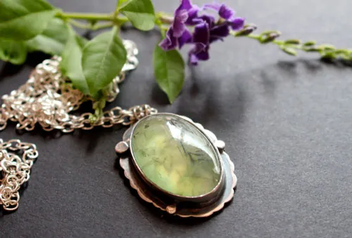 Serephina, Baroque long necklace in sterling silver and prehnite