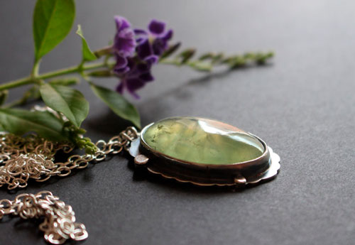 Serephina, Baroque long necklace in sterling silver and prehnite