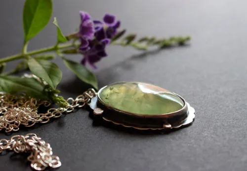 Serephina, Baroque long necklace in sterling silver and prehnite