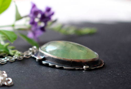 Serephina, Baroque long necklace in sterling silver and prehnite