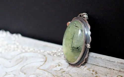 Serephina, Baroque long necklace in sterling silver and prehnite