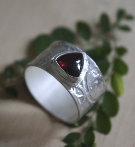 Sherlock Holmes, neo-Victorian steampunk gear ring in silver and garnet