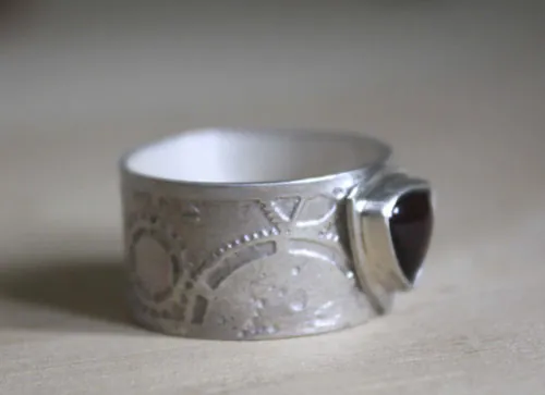 Sherlock Holmes, neo-Victorian steampunk gear ring in silver and garnet