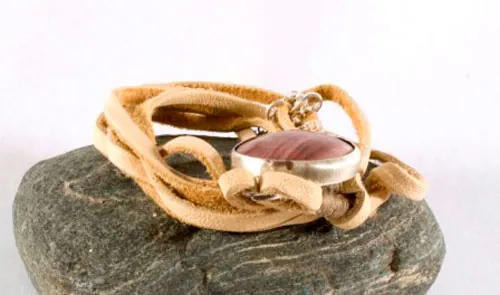 Shina, red sand bracelet in silver, leather and picture jasper