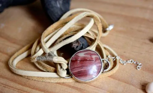 Shina, red sand bracelet in silver, leather and picture jasper