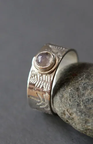 Silver fern, Māori legend ring in silver and white labradorite
