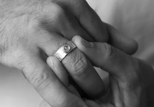 Silver fern, Māori legend ring in silver and white labradorite