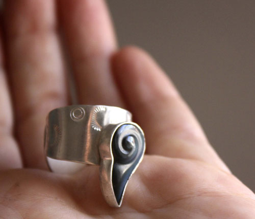 Snigill, infinity snail ring in sterling silver and rainbow obsidian