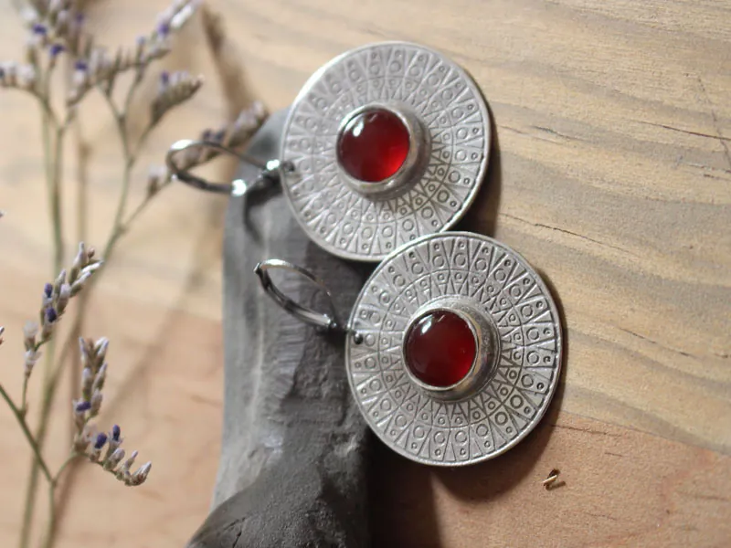 Solar disc, egyptian light earrings in silver and carnelian