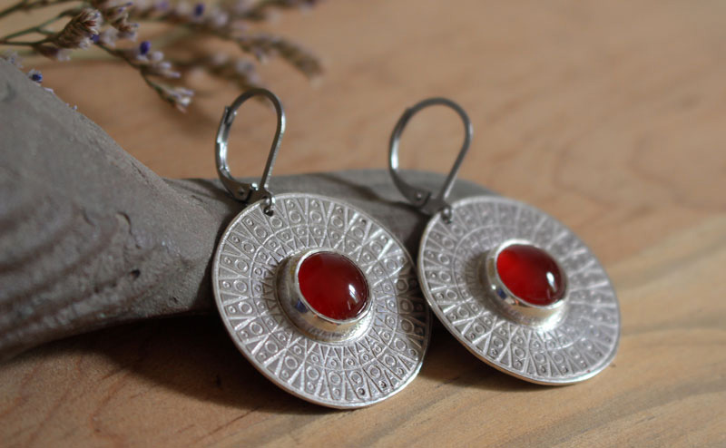 Solar disc, egyptian light earrings in silver and carnelian
