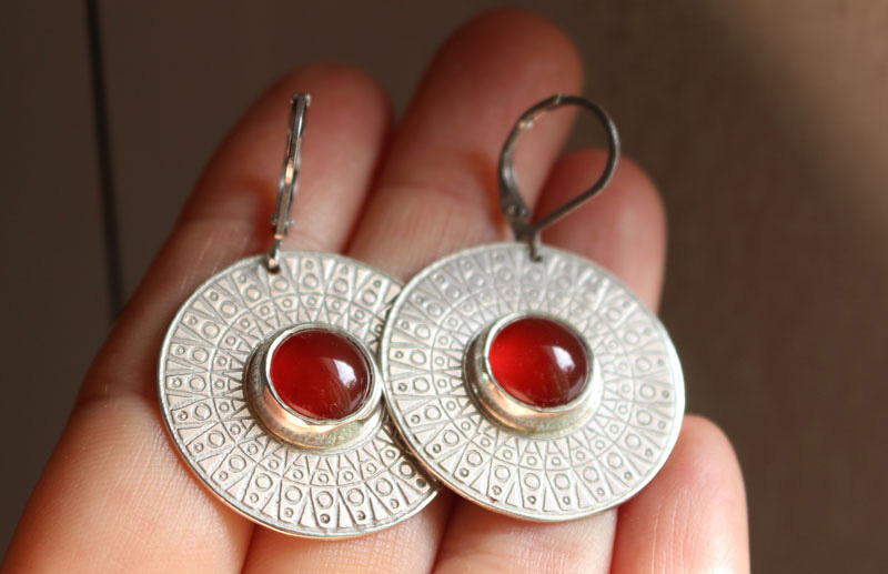 Solar disc, egyptian light earrings in silver and carnelian