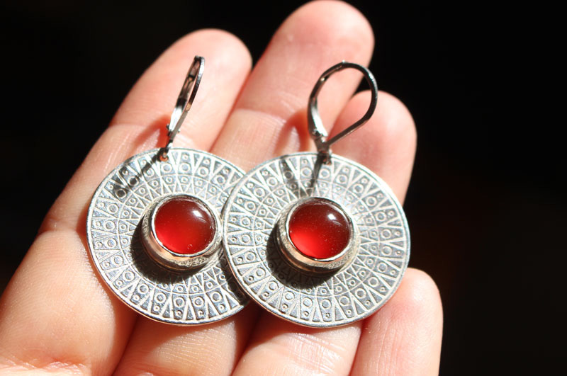 Solar disc, egyptian light earrings in silver and carnelian