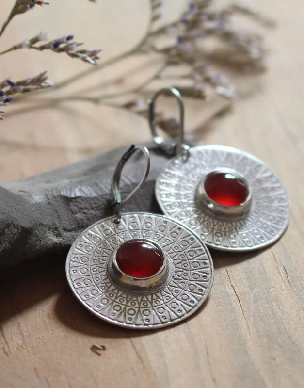 Solar disc, egyptian light earrings in silver and carnelian