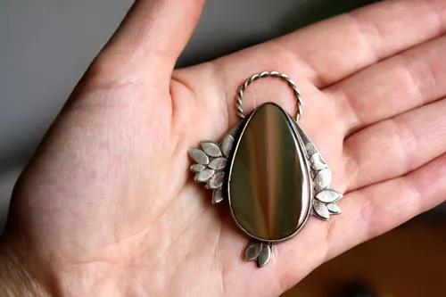 Sompaïna, mother earth’s rainbow pendant in silver and imperial jasper