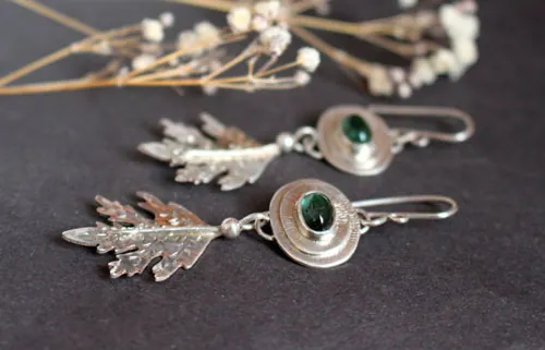Spirit of the forest, Japanese Kodama earrings in silver and green tourmaline