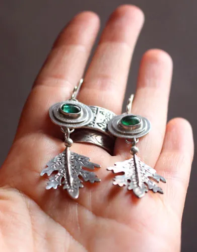 Spirit of the forest, Japanese Kodama earrings in silver and green tourmaline