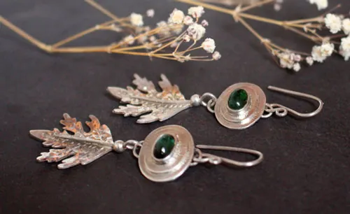 Spirit of the forest, Japanese Kodama earrings in silver and green tourmaline