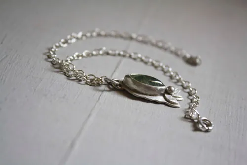 Spring flowers, botanical bracelet in sterling silver and prehnite