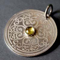 Sunilda, medieval shield pendant in silver and yellow quartz