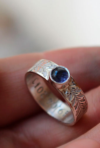 Symbol, ivy ring in sterling silver and iolite